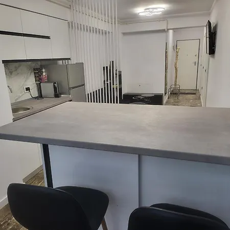 Apartment Bloc Nou - Self Check In - Free Parking Craiova