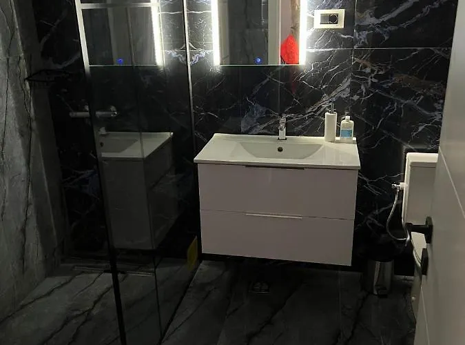 Apartament Bloc Nou - Self Check In - Free Parking